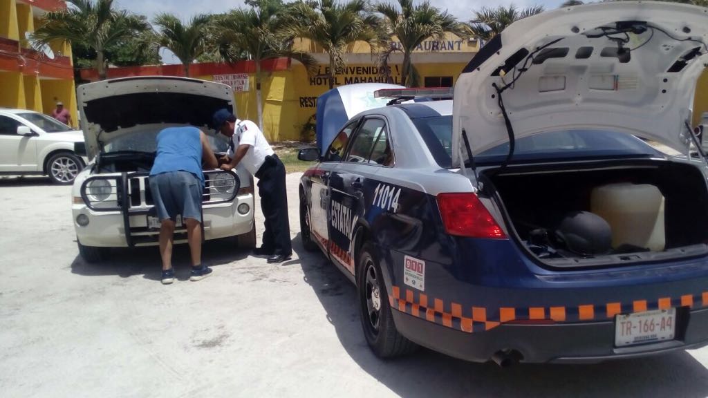 SSC_QROO's tweet photo. Elementos de la #DirecciónGeneralDeTránsito del Estado, de la #SSPQROO, en coordinación con las autoridades municipales, brinda apoyo para el control del tráfico vehicular y auxilio vial, en la ciudad de #Cancún, en este periodo vacacional.

@ComunicacionQR
#SemanaSantaSegura2018 https://t.co/niql3u0UHo