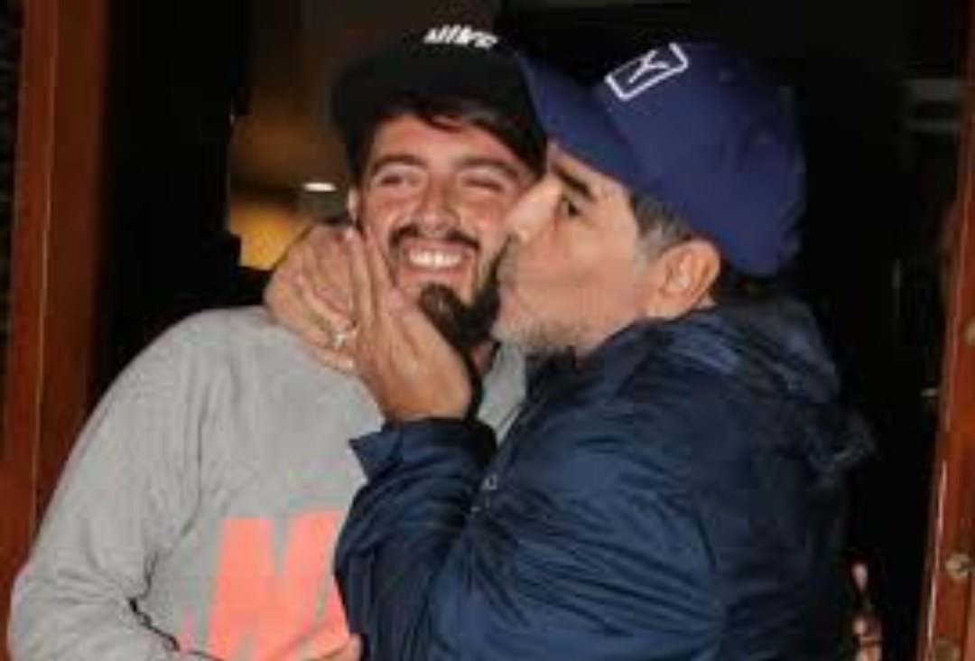 Pe_Egea's tweet photo. Enfrentarme con mi hijo es como un duelo amistoso! Criarlo para que me enfrente que gran momento mucha suerte 😁 te quiero @KellyMaradona https://t.co/GA8U3Czgsz