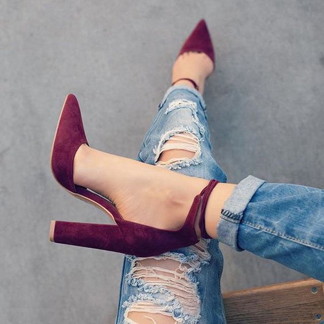 AliExpress_EN's tweet image. 💋 Make a statement, grab yourself some new shoes 👠 at the #AliExpressAnniversary sale! Shop a whole new look for yourself while making massive savings 🤑🤑🤑 What&apos;s not to love?! 😍 
#SaveSaveSave #StatementShoes
bit.ly/ShoesAreAState…