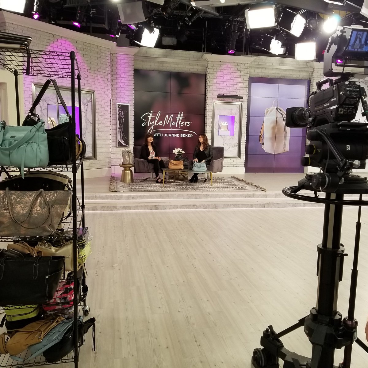 NatalieBelmont_'s tweet photo. @AimeeKestenberg is back on #TSCStyleMatters 😎 Her new collection is soooo gorgeous! @ShopTSC
.
.
.
#ShopTSC #TSCStyleMatters #fashion #wearableart #handbags #gorgeous #style #leGaleriste #aimeekestenberg https://t.co/7yuFcGlNIP