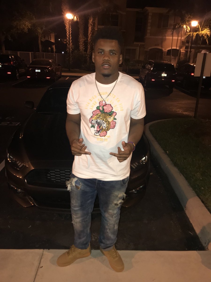 hoodluvaa's tweet photo. Gleece🤑👹📶 https://t.co/soNjnCyDXs