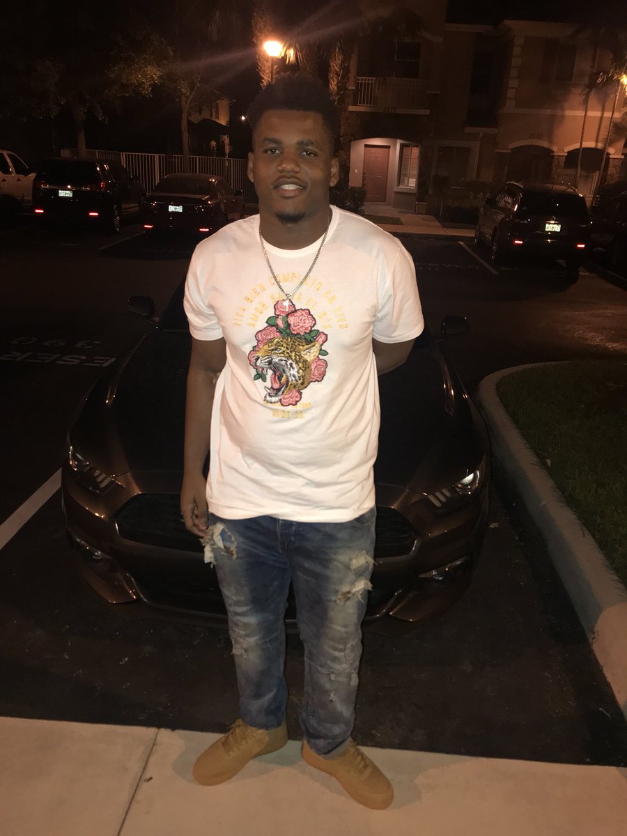 hoodluvaa's tweet photo. Gleece🤑👹📶 https://t.co/soNjnCyDXs
