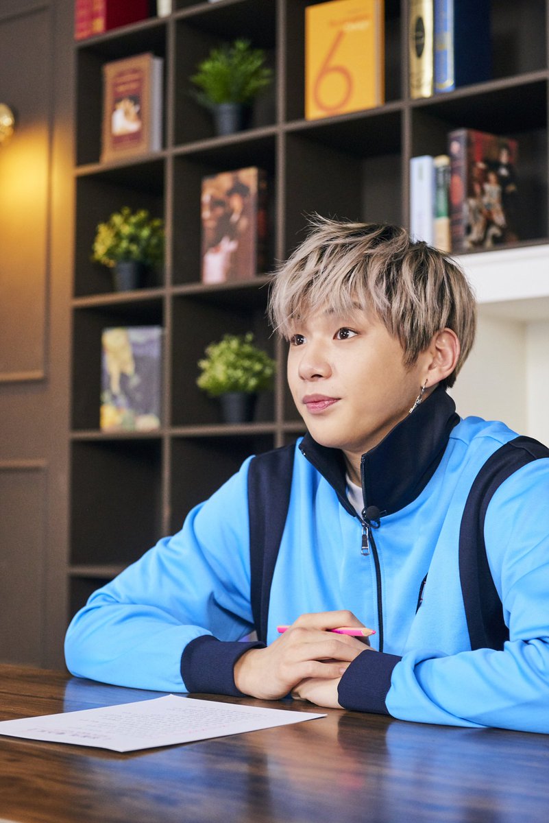 withMBC's tweet photo. 집돌이 끝판왕 #강다니엘 의 <#이불밖은위험해> 포스터 촬영현장 비하인드 컷 공개❤️ 👉🏻https://t.co/CODzdr15fu #이불밖 https://t.co/qi0UP4MgHO