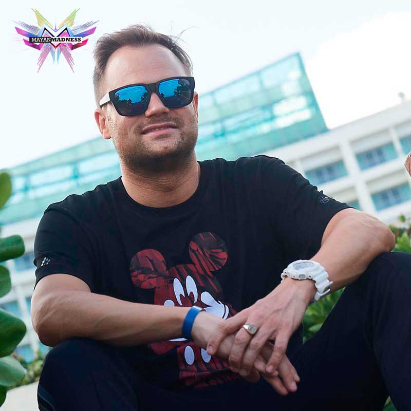 RT si te gusta la música electrónica y estás en el #MayanMadness esperando bailar con la música de <a href="/DashBerlin/">Dash Berlin</a> 📸 Rodolfo Noyola