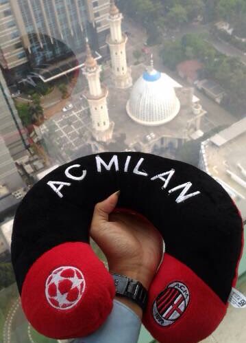 RedBlackShop_R's tweet image. READY-STOCK:
Bantal &amp;amp; Cover Mobil AC Milan

bahan: Velboa isi Dakron 
harga: 
• 3in1 fullset = 110.000 
• 6in1 fullset = 275.000 
• Bantal leher = 85.000 

Order via whatsapp ke 08122041899

*FOLLOW instagram REDBLACK.SHOP2010*
#MilanCollection #Milanisti