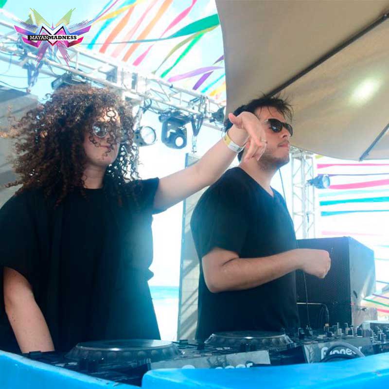 Hace unos minutos, los chicos de <a href="/moose_and_bear/">Moose & Bear</a> en el escenario de #MayanMadness