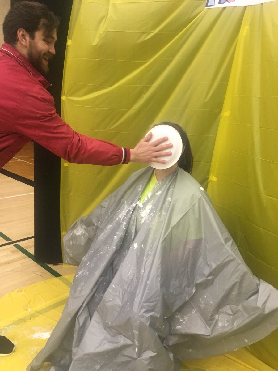 ConceptsChemDal's tweet photo. All the pies for a great cause!! Thanks to those CHEM1022 (and CHEM1012) students for coming out! To Peer mentoring and DES’s event @DalStudentLife @DalEngineering @DalhousieChem @DalScience @ChemCrane https://t.co/AZpd6cOnMl