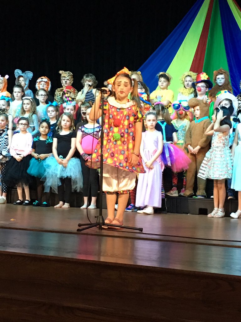 alexandersgr8s's tweet photo. Best sad clown ever! Such a great encore performance by our second graders tonight. #yr2dme #secondgradesings #circus #music #sadclown #thatmakeup https://t.co/hzVtkPc4j7
