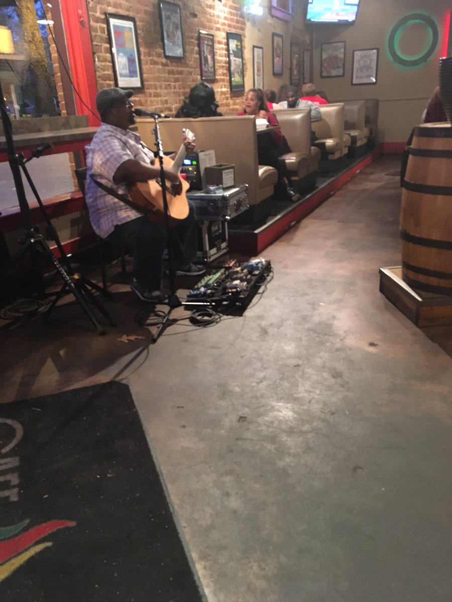 OLEMEMPHIS's tweet image. The very talented Charvey Mac entertaining Cafe Ole ! Don&apos;t miss out on our Ladies Night specials!