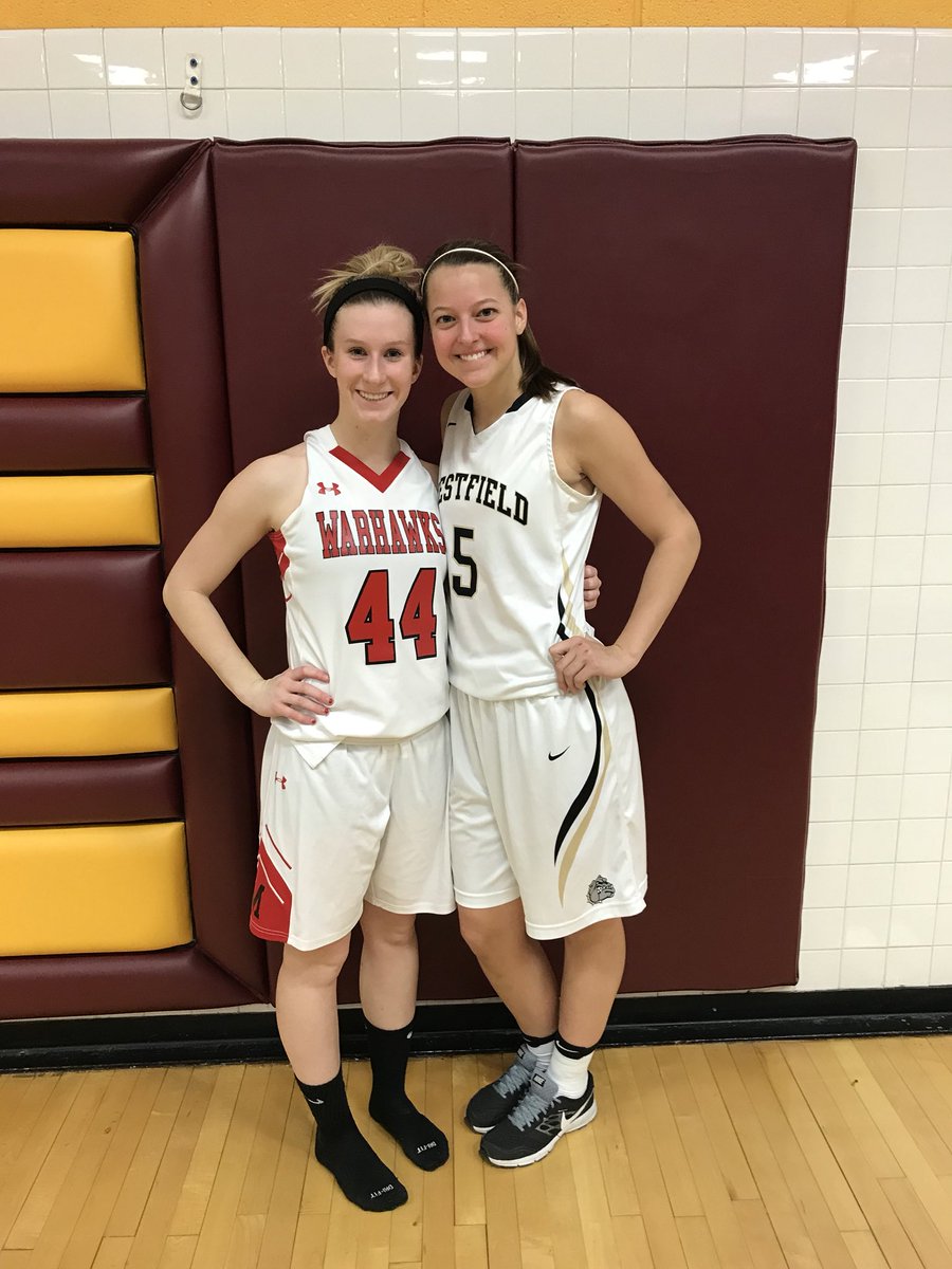 nicole_marie516's tweet photo. happy birthday @ksharon44 i hope you had an amazing day! glad i could play my last b-ball game ever with you! love you katy ❤️🎉🎁 https://t.co/YLQpoFwsnM
