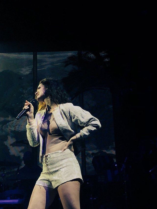 Lana Del Rey Latest on Twitter: "Lana Del Rey performing at Riverstage in  Brisbane, Australia. March 29, 2018. https://t.co/XOBtxf58ex" / Twitter
