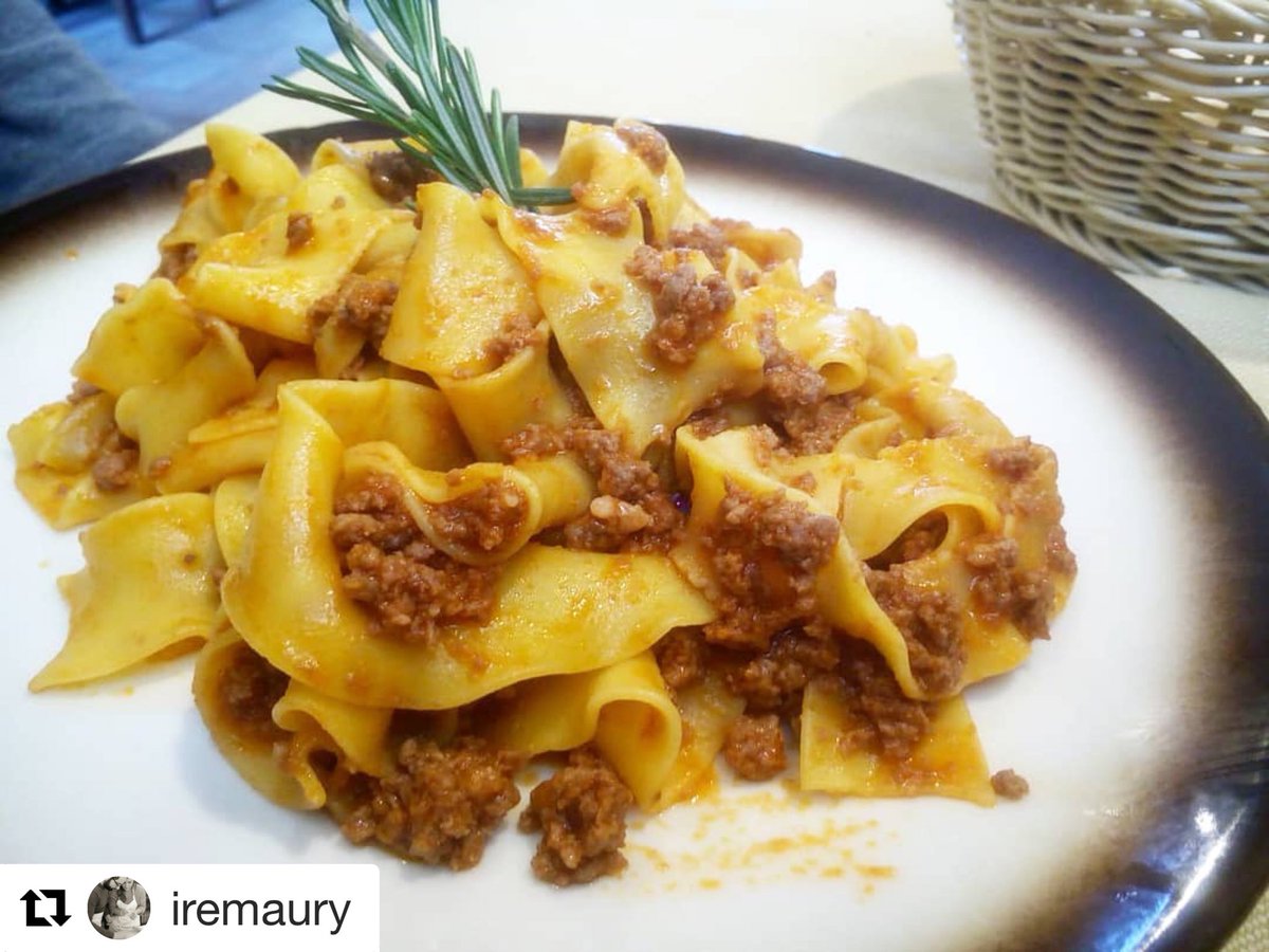 Repost iremaury •da instagram•
#buonappetito #pastafresca #pastaalluovo #bolognese #pasta #ferrara #pastafattaincasa #tagliatelle #sfoglia #ferraracity #rosmarino #foodphotography #foodgram #foodpic #primipiatti #primipiattiitaliani #osteriaquattroangeli #piazzacastelloferrara