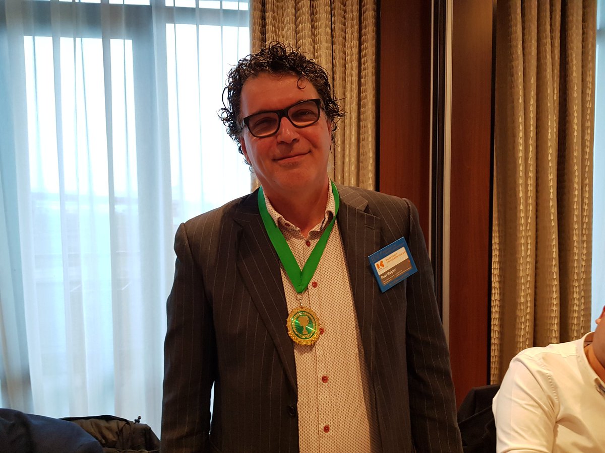 bnifazant's tweet photo. Bij zijn afscheid wint Paul Kuiper de medaille voor beste pitch. Kijk ook naar de video op onze tijdlijn. https://t.co/XK1383lnt5