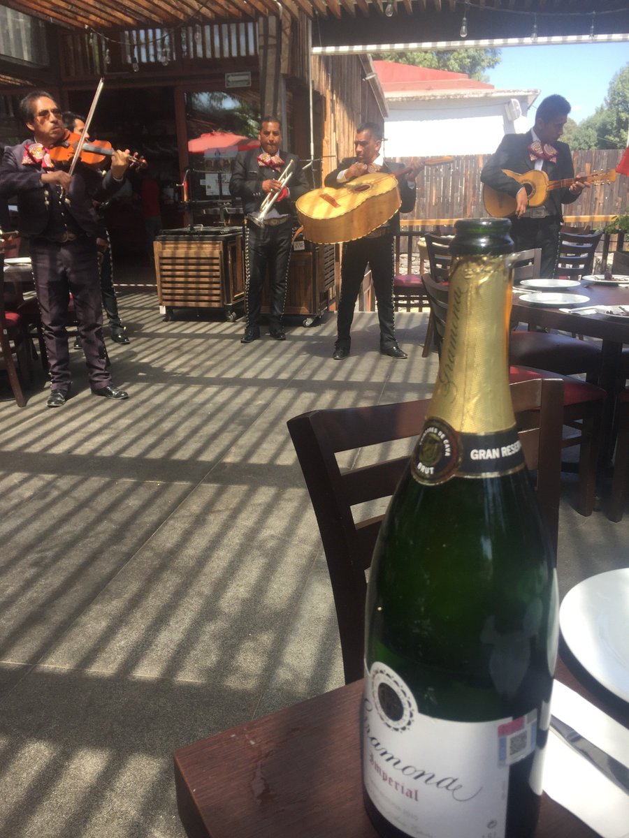#K2MX <a href="/CavasGramona/">Cavas Gramona</a> la invitada especial del Chef <a href="/chema1403/">Chema latorre</a> a su cumpleaños en #Ávandaro @ValledeBravoViaja Seguro por @OpasaTol Te esperamos!