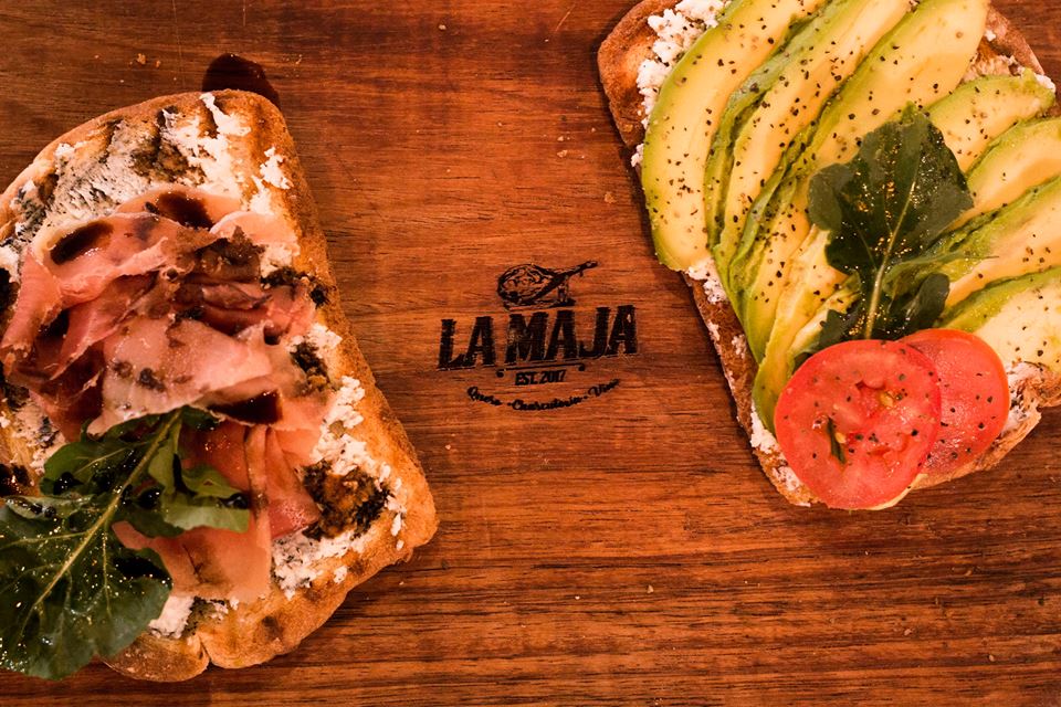 IndirectaGdl's tweet photo. Con más de 400 tipos de Quesos y charcutería fina “Nacionales e Importados” Enamórate de sus deliciosos y exquisitos productos. #LaMaja un lugar dentro de mercado México, ven y disfruta de sus productos. Encuéntralos en su página https://t.co/BjdEve4z0c #IndirectaCulinaria https://t.co/P60DLMXjWT