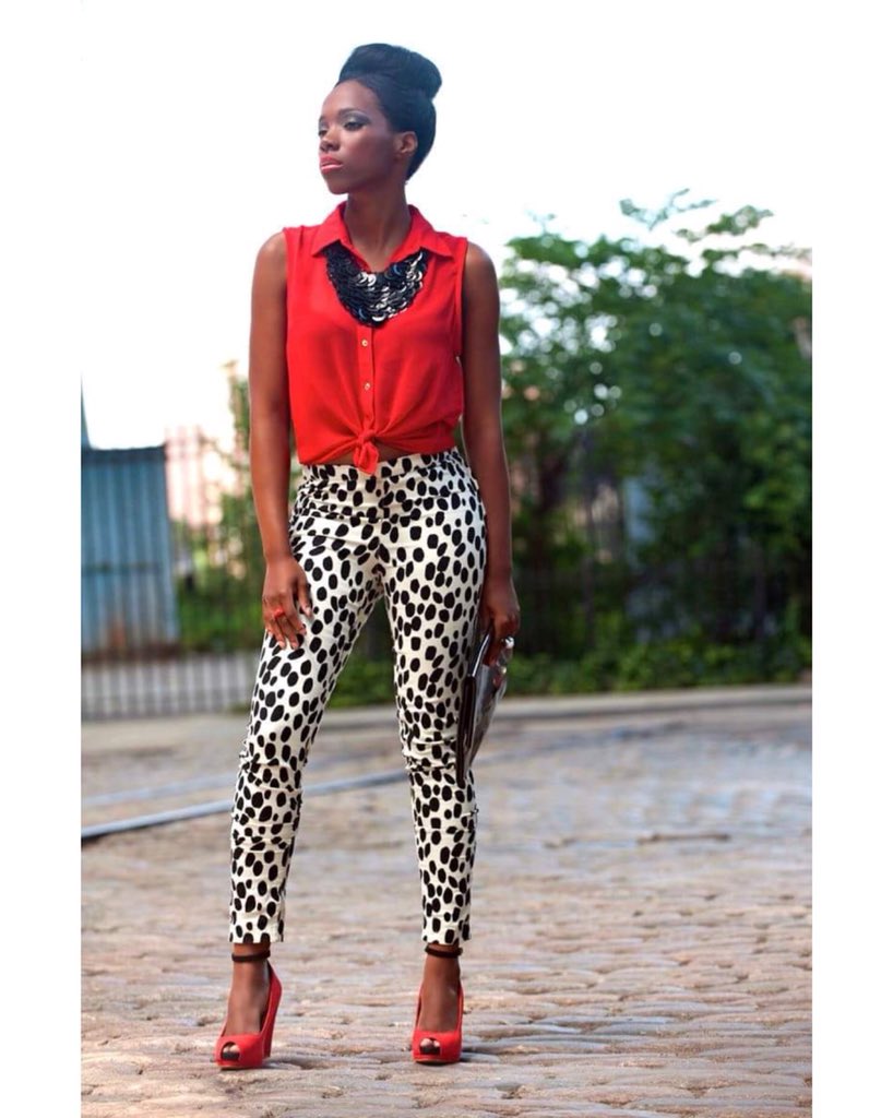 Dawn_dhstyle's tweet photo. #ThrowbackThursday! Taking it back to a 2012 shoot in DUMBO Brooklyn!
#tbt#dumbo#print##ruffles
#fashionstylist#fashionblogger
#stylist#apparel#womanswear 
#accessories#fashion#style #styleblogger #influencer#wardrobestylist
#dhstyle#personalstylist 
#streetstyle#streetchic https://t.co/rtAzsn8sTn
