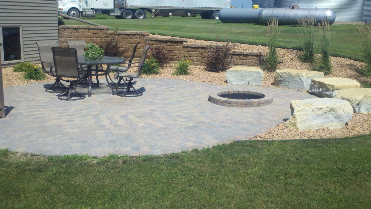 CountrysideLL's tweet image. Are you dreaming of warm summer nights, relaxing by the fire?

Contact Countryside Lawn &amp;amp; Landscape to help you create a space you can enjoy all summer.