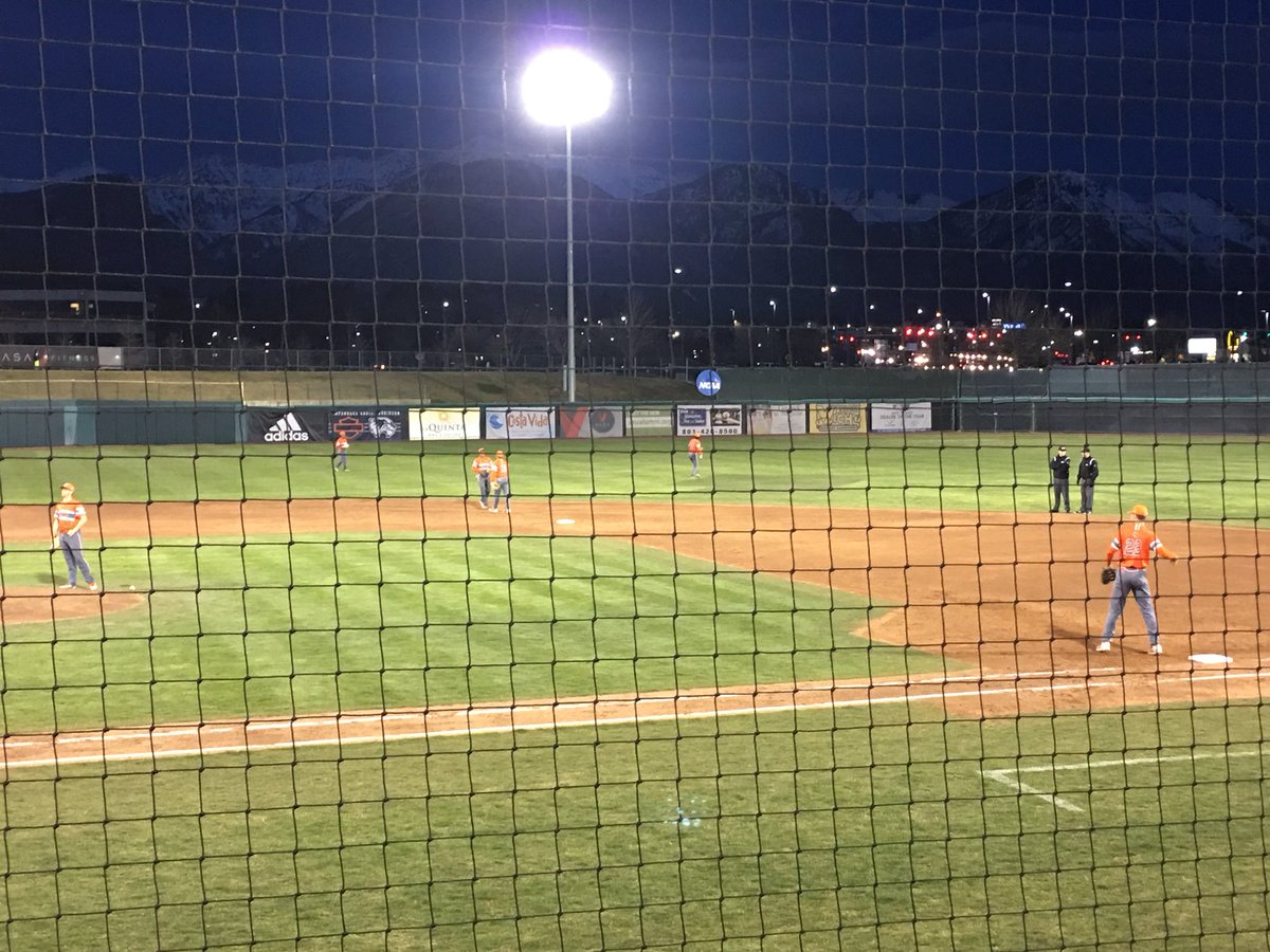 7th inning stretch and our Valley boys are up 4-2. Trying to stay warm and close out strong! <a href="/UTRGVBaseball/">UTRGV Baseball</a>