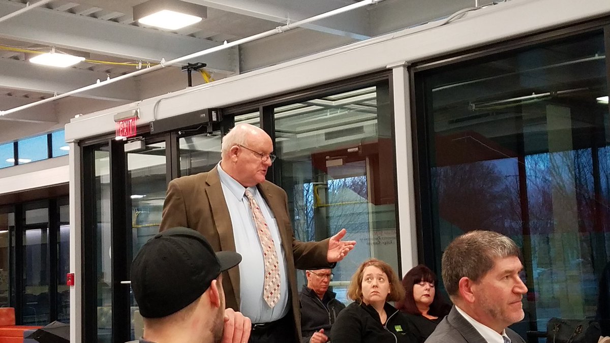 dforthof's tweet photo. LCCC and the @ChamberNR began a partnership tonight hosting the first monthly discussion between Center Ridge Road business owners and ODOT.  Great to see businesses coming together to prosper during construction the next 2 summers. https://t.co/7aUsadRgK1