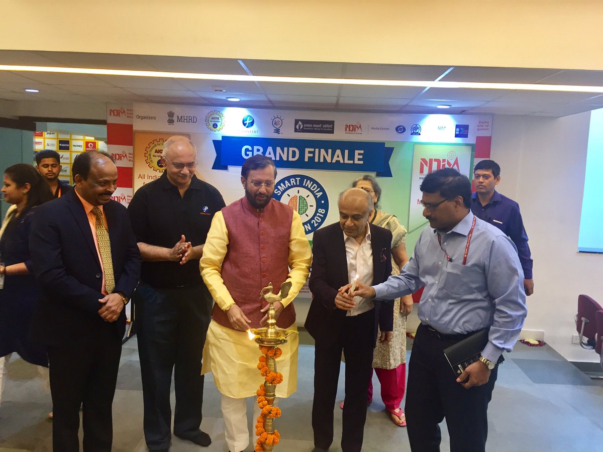 EduMinOfIndia's tweet image. HRD Minister @PrakashJavdekar inaugurates the #SmartIndiaHackathon2018 finale #SoftwareEdition @NDIMCampus Delhi.