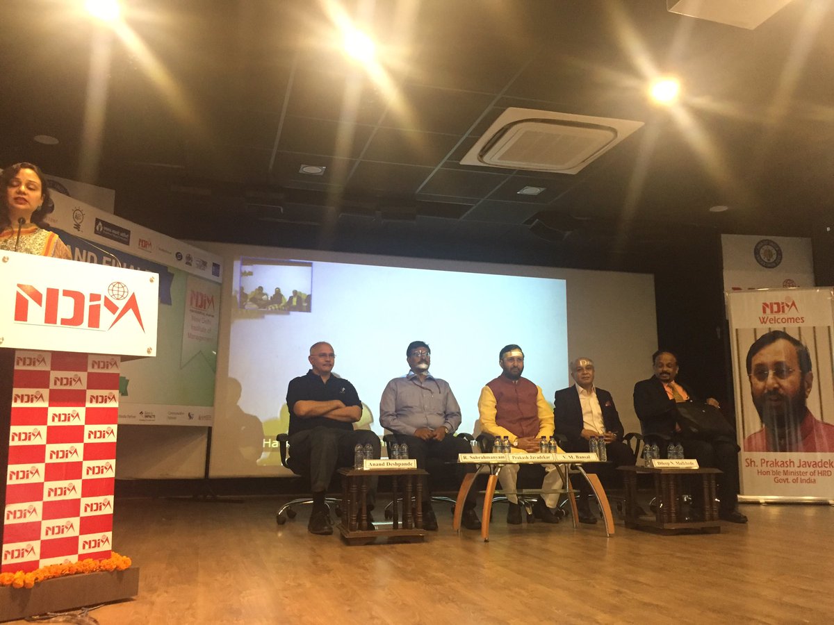 EduMinOfIndia's tweet image. HRD Minister @PrakashJavdekar with Secretary Higher Education @HRDMinistry R Subrahmanyam at the inauguration of Grand Finale #SmartIndiaHackathon2018 #SoftwareEdition @NDIMCampus