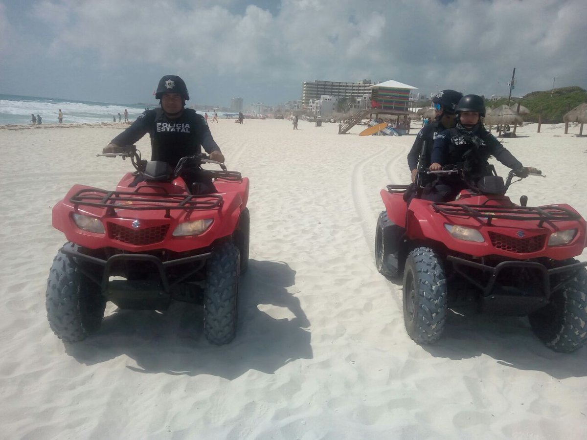 SSC_QROO's tweet photo. Elementos de la #PolicíaEstatal realizan recorridos de vigilancia y de #PrevenciónDelDelito en las playas con mayor afluencia en la #ZonaHotelera de #Cancún. 

@ComunicacionQR
#SemanaSantaSegura2018 https://t.co/8yNfiPJm2o