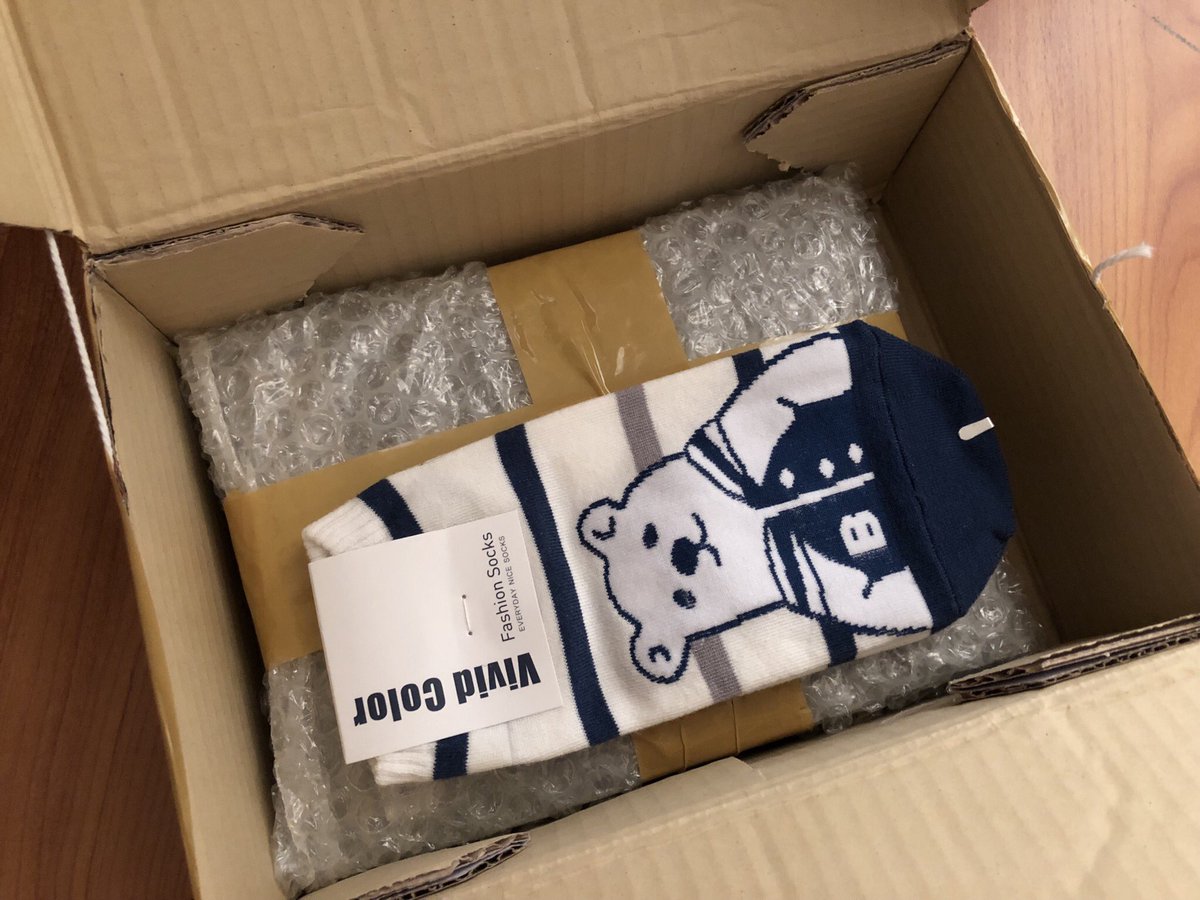 LalidaSan's tweet image. ไดรับแล้ว เรียบร้อยเหมือนเดิม ที่เพิ่มเติมคือของแถมเป็นถุงเท้าน้องหมีแสนน่ารัก
สั่ง Night Ver. ได้การ์ดน้องจี้ mirror น้องแพกับพี่นุ่ม
@thisispenquin 
#WannaOne #nightversion #IPROMISEYOU