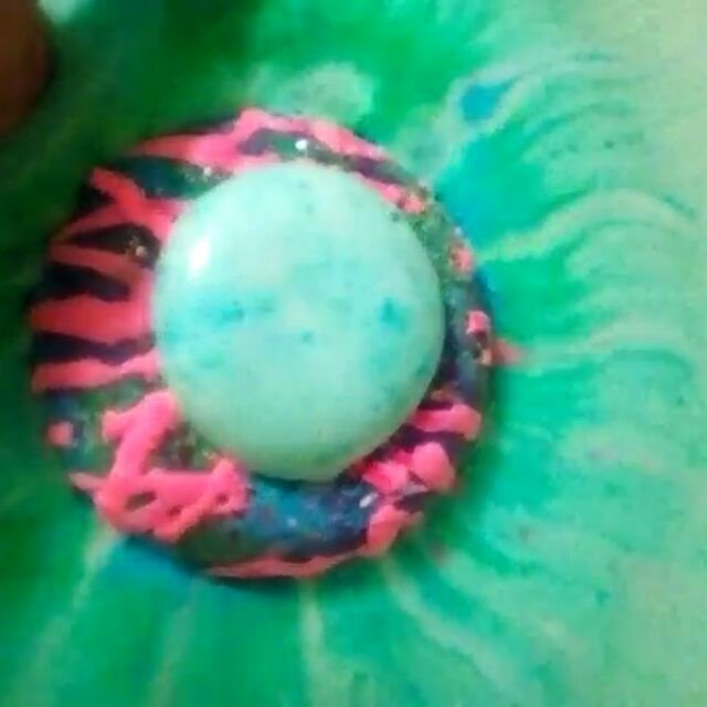 HighWaters_Co's tweet photo. #cbdbathboms #cbdheals #CBDoil  #HempBombsLove CBD Bath Bombs @ @HighWaters_Co https://t.co/Ar8zabSih8