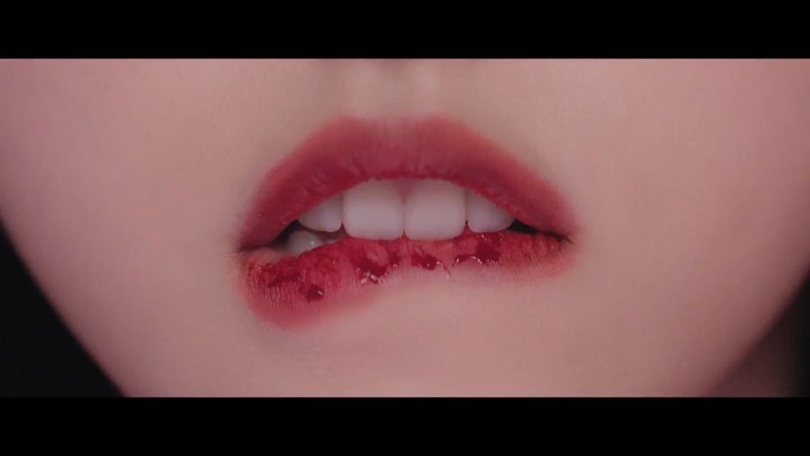 hyunjinsus's tweet image. the parallels of her being shown as a wolf are so beautiful