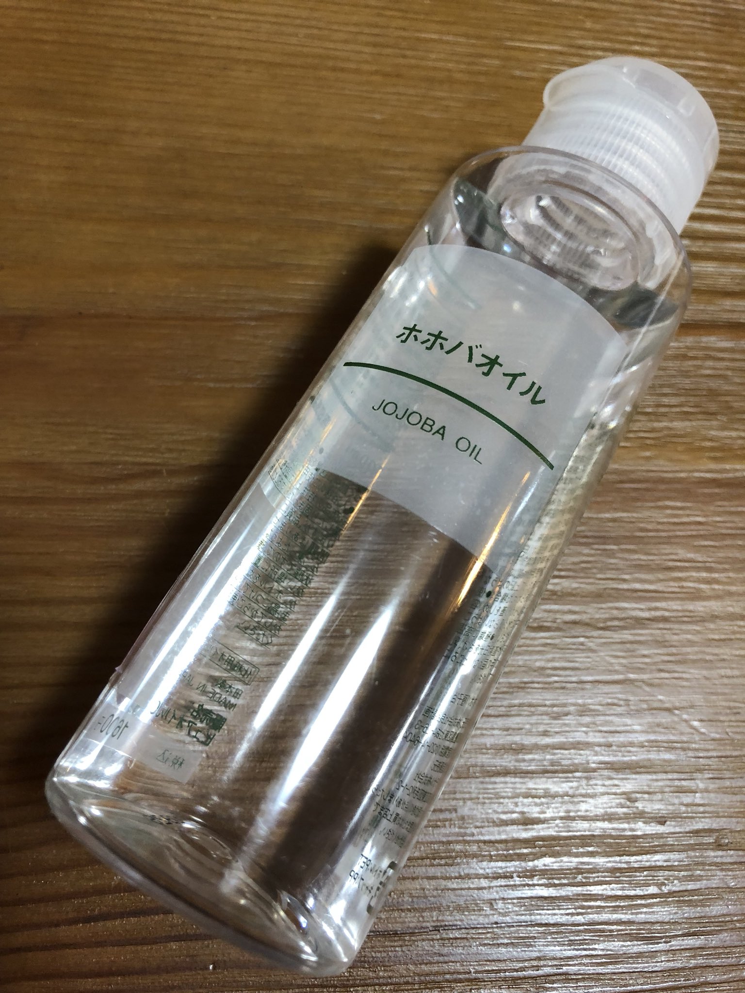 んこれな 私の無印オススメアイテムはこれです ホホバオイル これを 風呂上がりに 髪 に馴染ませてから ドライヤーする なんと サラサラになる ベタベタしないし なんと 匂いが 無い 髪に使う物はそれぞれ匂いが違うと混沌とするじゃないですか んこれな 私の無印オススメアイテムはこれです ホホバオイル これを 風呂上がりに 髪 に馴染ませてから ドライヤーする なんと サラサラになる ベタベタしないし なんと 匂いが 無い 髪に使う物はそれぞれ匂いが違うと混沌とするじゃないですか
