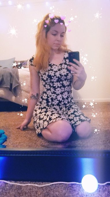 It's officially sundress season https://t.co/fjQ7yA3K74<a href="/tag/newprofiiepic"class="tags"><span>#newprofiiepic</span></a>