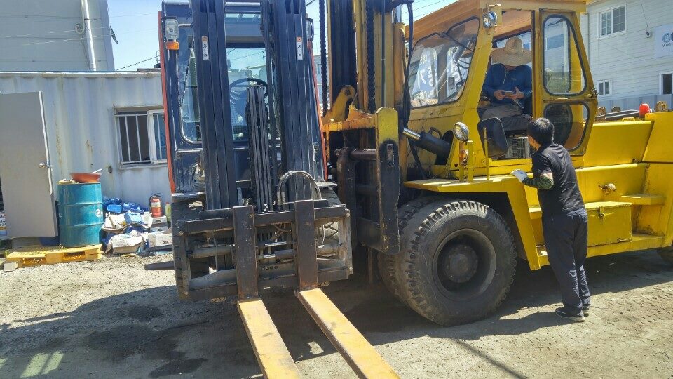 Vinacoma's tweet photo. #KOMATSU FD150EN-5  🎁#Available #in #store 
╔══════════════════
😎 Good condition 
📌 Interesting Price
╚══════════════
✔️ Model Komatsu FD150EN-5
✔️ Year 1990 
✔️ Export directly from Korea 
Whatsaap me :   ☎ Hotline: +84 903456153 https://t.co/RW2LZRhJxy
