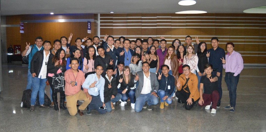 FernandoZapataN's tweet photo. Parte de la banda del EdoMéx vamos #DeFrenteAlFuturo con Ricardo Anaya. 

#RAC2018 https://t.co/J8j9DLHySU