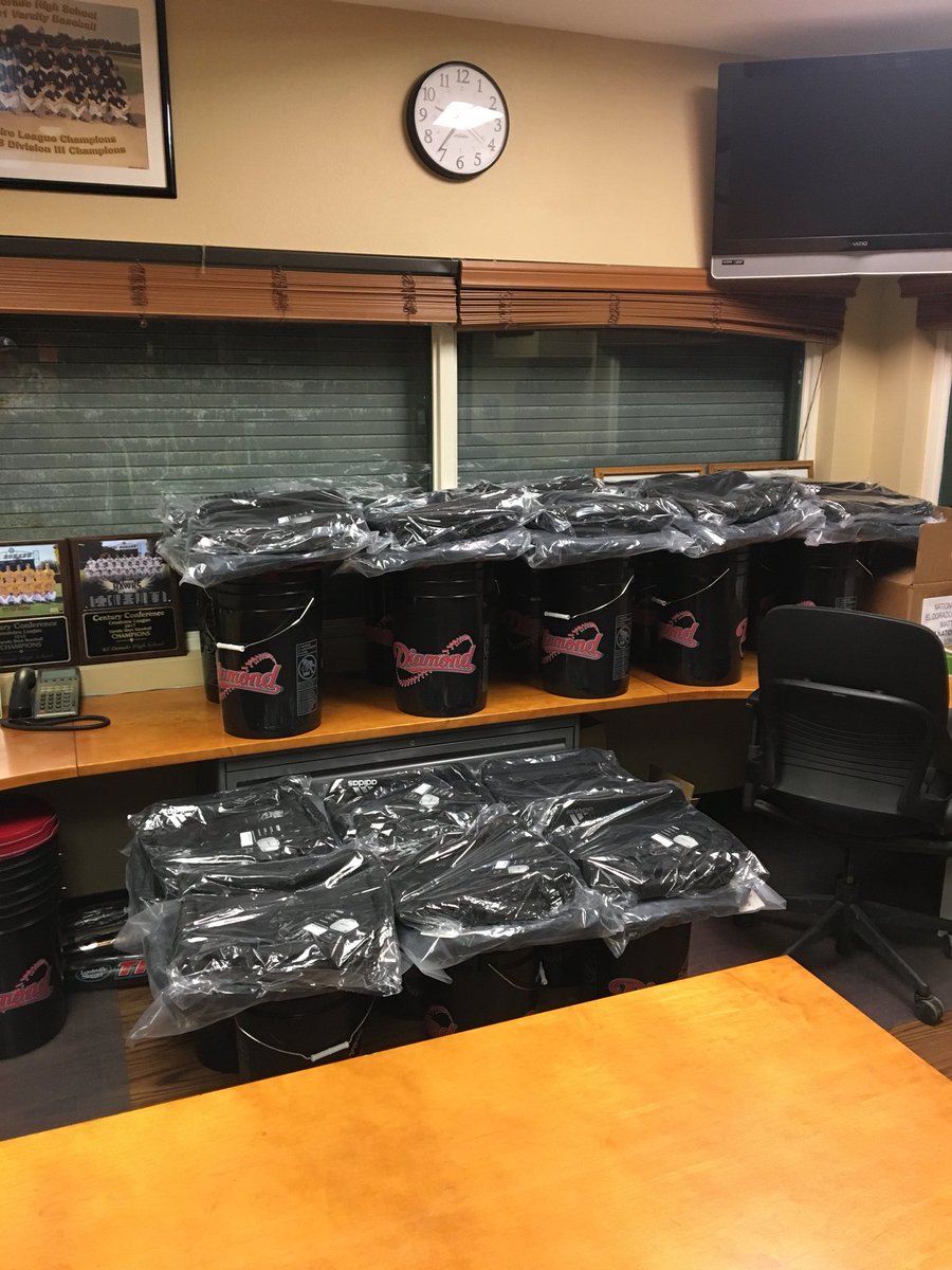 national_clsc's tweet photo. Coaches gear ready to go!
#diamondbaseball
#adidasbaseball https://t.co/Px7rwRv8Bc