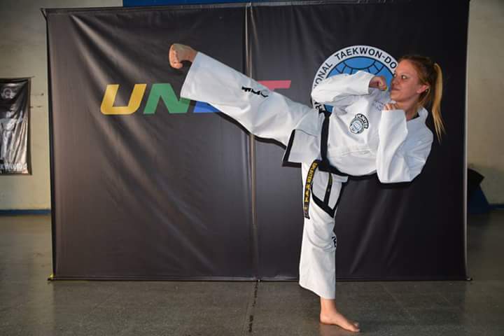 AnaRivarola_'s tweet photo. BUSCO SPONSOR! Soy Analuz Rivarola, tengo 16 años. Soy 2do dan de taekwondo ITF y bicampeona mundial en 2017. En abril de 2019 el mundial es en Australia y necesito ayuda para poder viajar. Me ayudas a difundir? Gracias 🙏💙 https://t.co/KvG9GtCKW4
