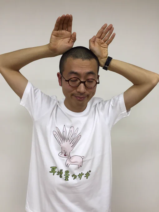 【おほコレ2018】
1日1枚アップされるTシャツのうち、皆さんの「いいね」が多かったものがヴィレヴァンで商品化！
10日目の今日は「耳増量ウサギ」Tシャツです！
#おほコレ
 