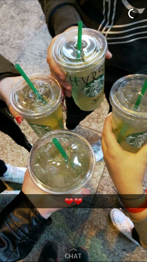 Juleelchs's tweet photo. Two years since we met for the first time 🤞🏻❤ #300316 #viovio #tatschitatschi #coollime https://t.co/u1tzJN6iMn