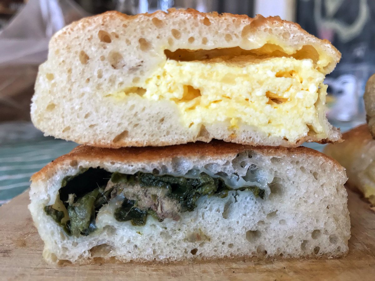 Molisanissimo's tweet photo. “Cacio e ova” o “Bieta e alici”? Il dubbio di #Pasqua. (Gli “sciaroni” immortalati in foto sono stati ideati, preparati, cotti e serviti dal forno Fresco Italiano - Focaccia di Miranda, di Isernia). #molisanissimo #molise #sciaroni #uova #bieta #alici #formaggio #pasqua2018 https://t.co/U1tvryzowA