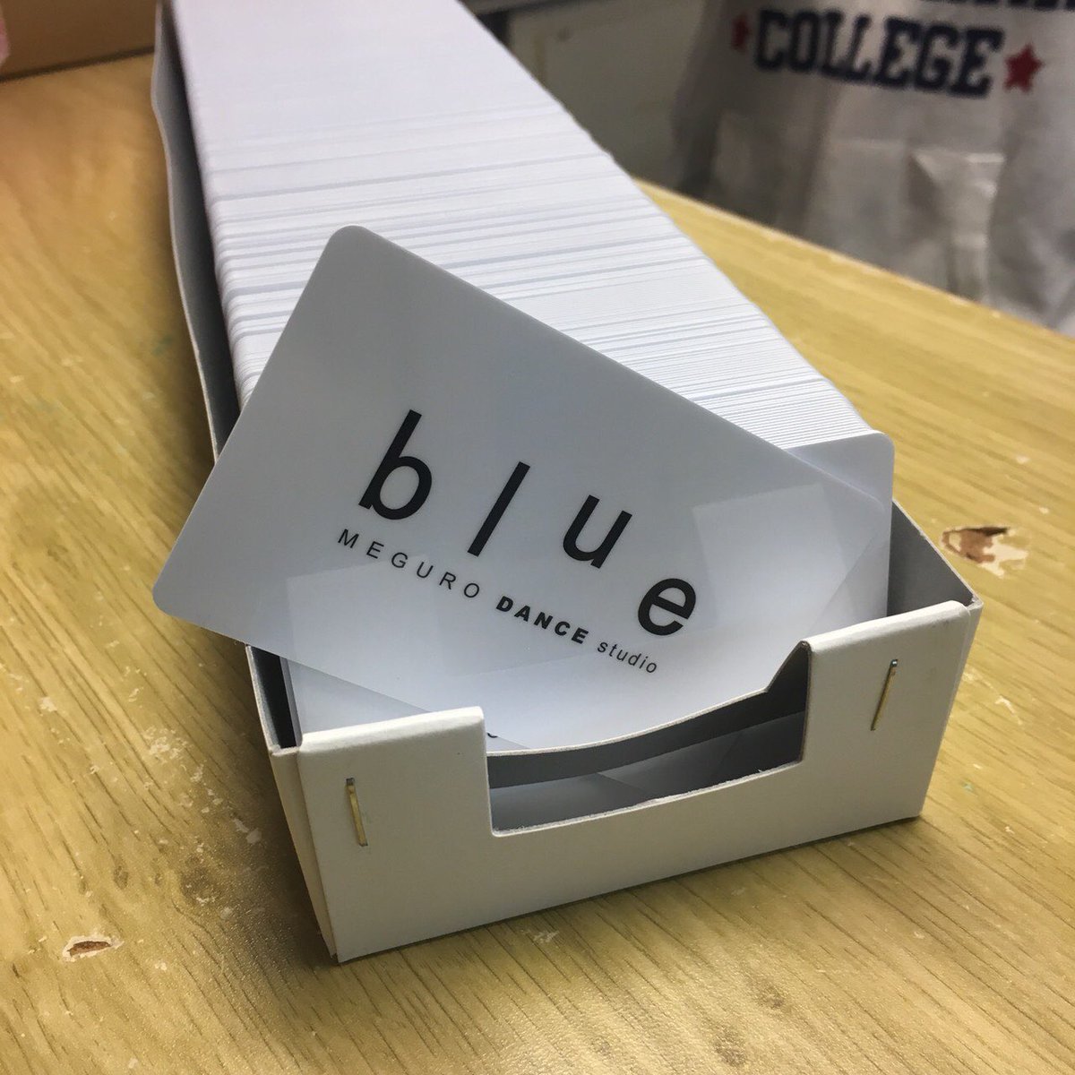 blueDANCEMEGURO's tweet photo. リニューアルopenにむけて、ただいま改装中です。
新しい会員証も届きまして、着々と進んでおります！

ご来店された際には、是非こちらの壁にメッセージを書き込んでってください！！ https://t.co/Rj6g1SLRBp