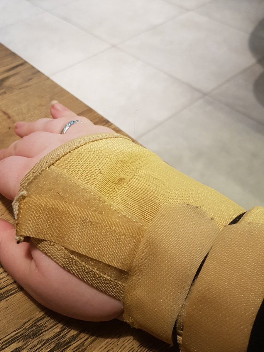 Had so much fun <a href="/falloutboy/">Fall Out Boy</a> concert in Manchester last night. Was clapping so much my hands aren't working properly today #spoonieproblems