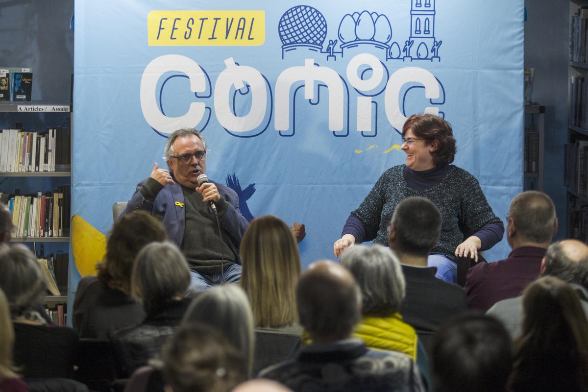 Cati_Girona's tweet photo. L'actuació del grup de Suissa #StarbugsComedy i la presentació del llibre "Pepe i jo" de Joan Lluís #Bozzo, ha engegat l'ozena edició del @festivalcomic de #Figueres. https://t.co/PkBpOhyVgL