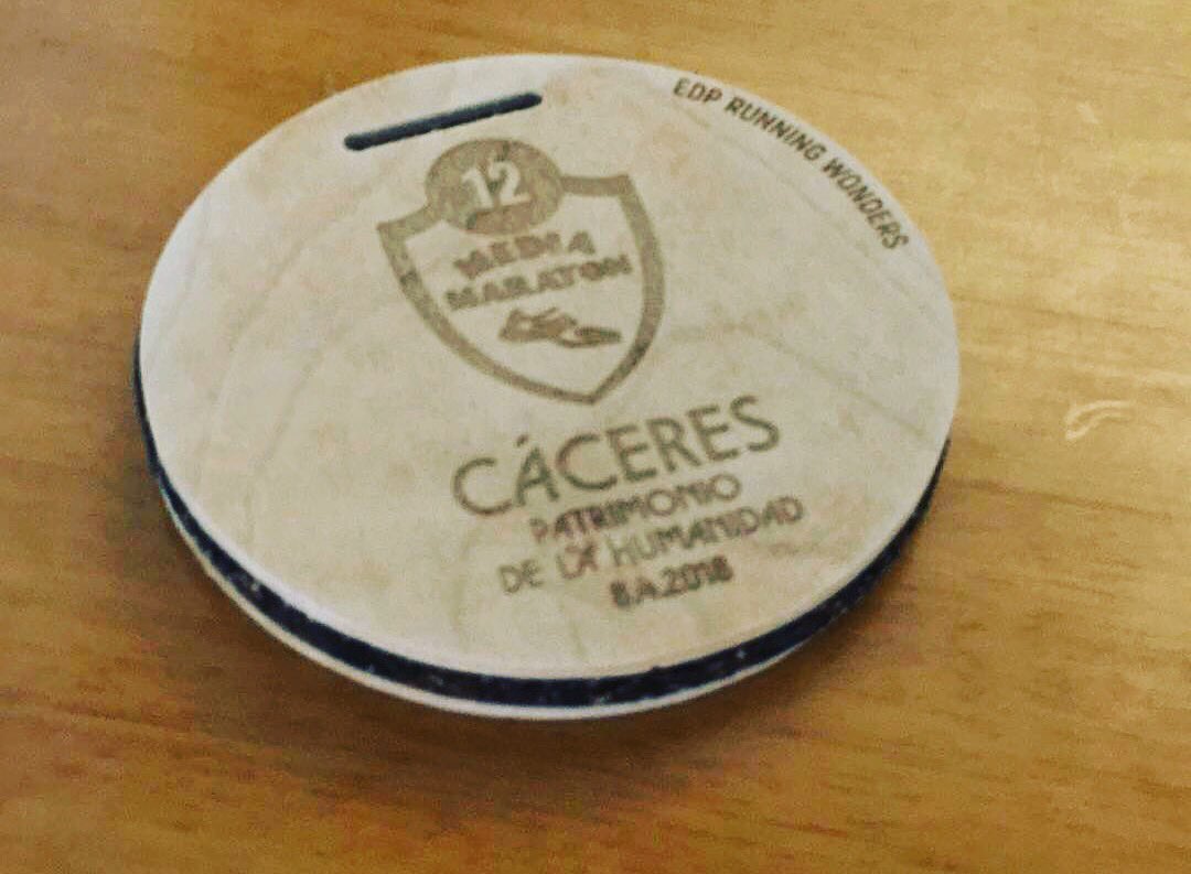 MEDALLA FINISHER: Te esperamos en meta con este recuerdo. @DXTextremadura <a href="/aytocaceres/">Ayuntamiento Cáceres</a> <a href="/runners_es/">Runner's World</a> <a href="/AtletismoexCom/">atletismoex.com</a> <a href="/FJyD/">Fundación Jóvenes y Deporte 🅵🅹🆈🅳 💚🤍🖤</a> <a href="/MarcaCaceres/">Radio MARCA Cáceres</a> <a href="/FedExtAtletismo/">Fed. Ext. Atletismo</a> @finisherboxes