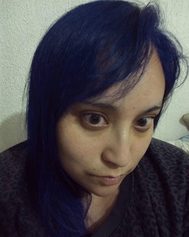 Nora_Dreyfus's tweet image. Asi quedó mi cabello... por cierto no es azul... pero en las fotos se ve azul... #NewStyle #bluenotblue #asymmetricalhair #selfie #bluehair ift.tt/2GCuBB1