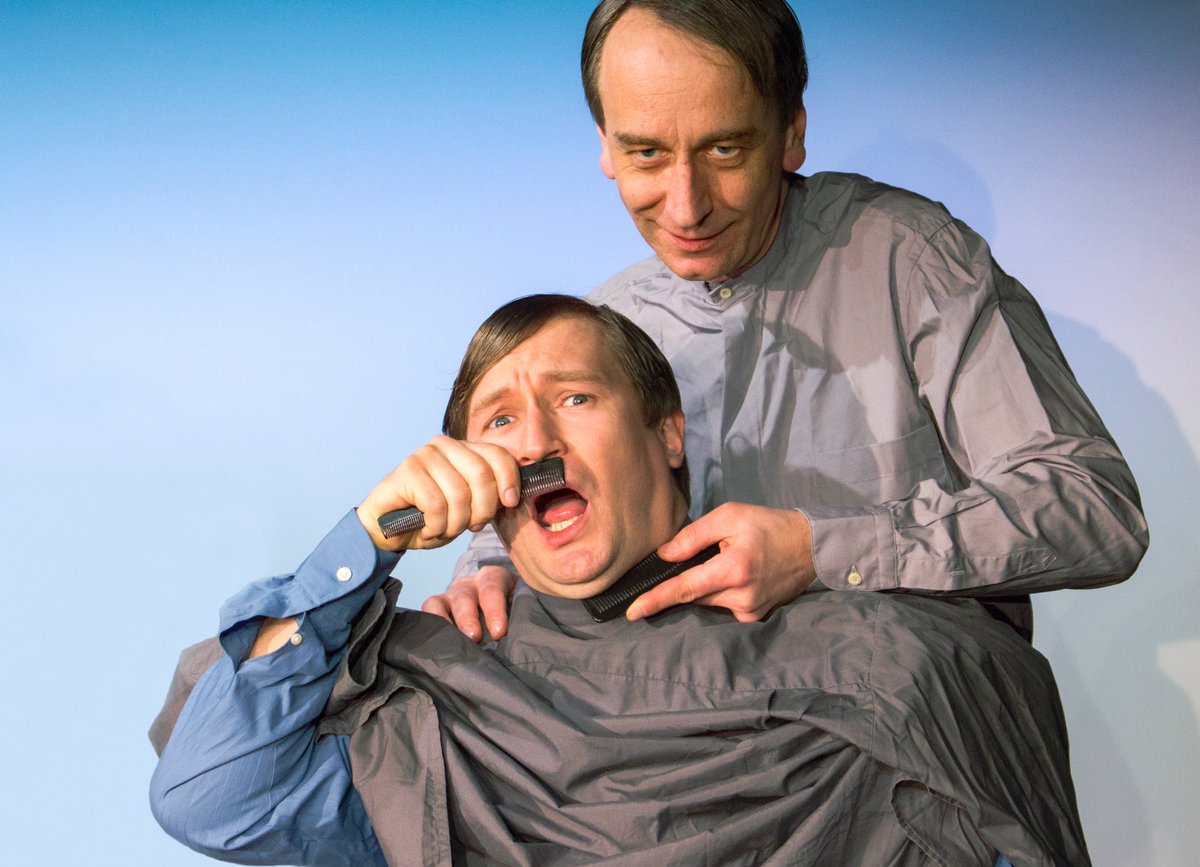 "Der Nazi &amp; der Friseur" nach dem Roman von Edgar Hilsenrath. Premiere am 19. April an der Vaganten Bühne. Mehr Infos hier: bit.ly/2IbVzwI
#hilsenrath #theater #premiere #oliverdupont #andreasklopp #hajoförster