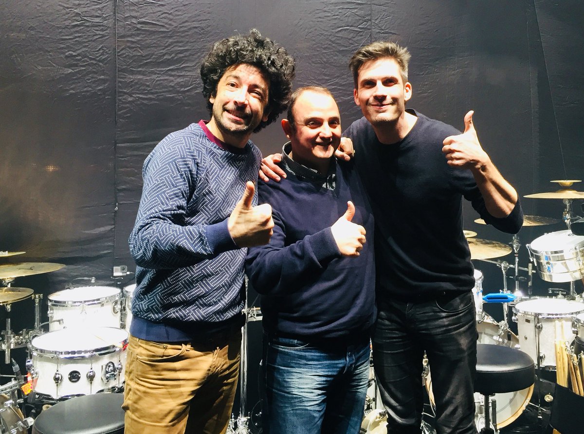 QuefaireDmomes's tweet image. Rencontre avec les @Fills_Monkey qui font un véritable carton en ce moment dans leur nouveau spectacle « We will drum you » Un show euphorisant à voir absolument en famille ! #wewilldrumyou #Fillsmonkey #spectacle #familial #enfants #parents #grandsparents #paris #theatre #Qfdm