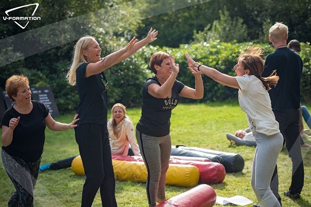 VFormationFun's tweet image. It's #friyay! High fives and cuddles 🤗
.
#vformationfun #teambuilding ift.tt/2uwYD4p