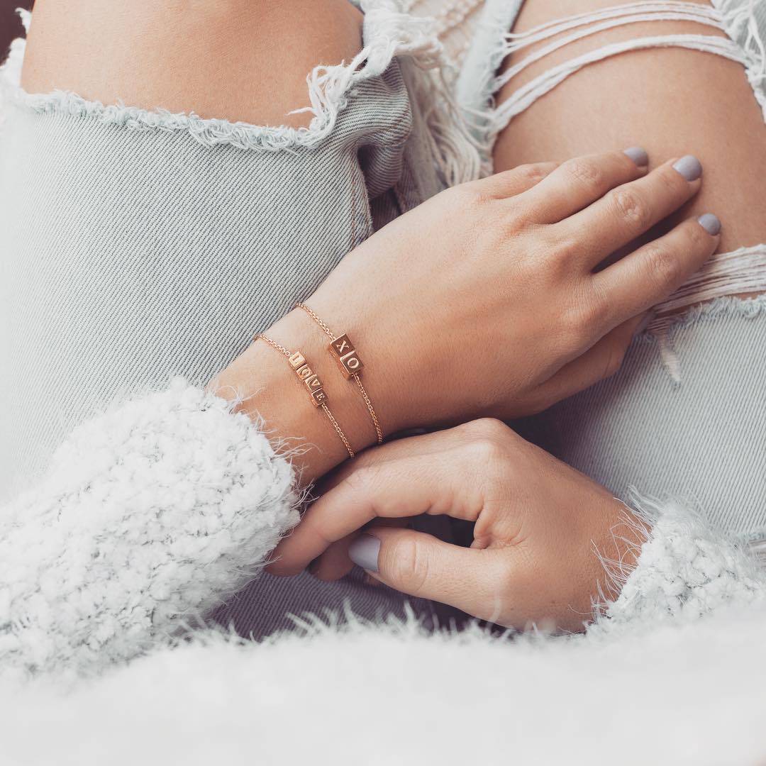 CapsulJewelry's tweet photo. We love you like XO! 🎶 Wear your heart on your sleeve with a classic Mini-Block bracelet. 💝 What would you spell out? https://t.co/gmy9xXHyA7