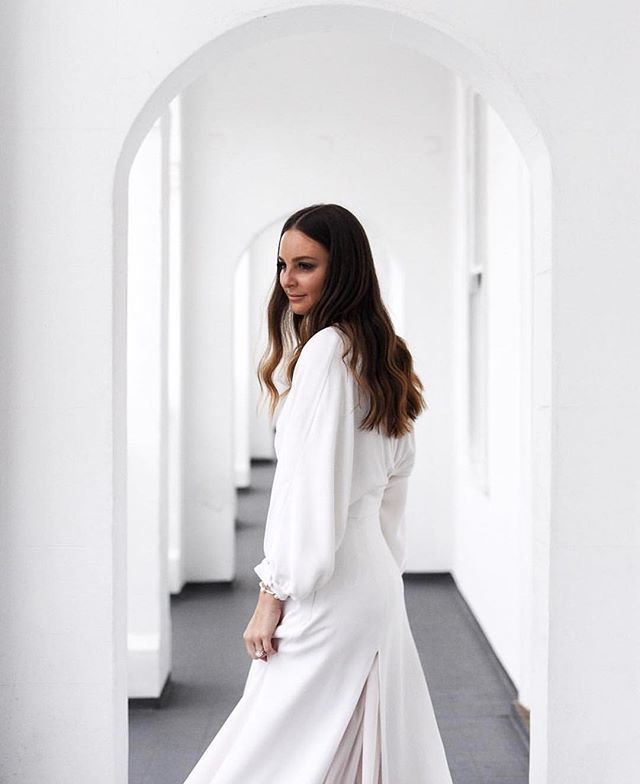 L O L A  V A R M A ➕ FIRST U.K. TRUNKSHOW in April 24th - May 6th, email for you appointments as they will be limited. Image via @olympiacreative @lola.varma.bridal #minimalbride #alternativebride #instawed #instabride #bridetribe #bridestyle #bridalinspiration #bridalinspo …