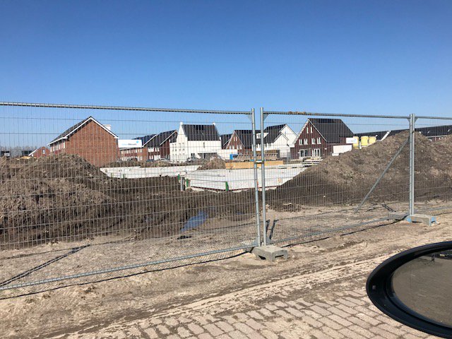 In november werd de eerste paal van de NOM-woningen fase 2 op Dijkstraten, in de grond geslagen. Ook de voorbereidingen voor de woningen van fase 3 zijn in volle gang. Schrijf je in en blijf op de hoogte: dijkstraten.com/contact-inschr…