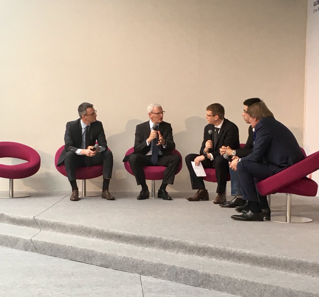 « Les pme-pmi n’ont pas nécessairement les moyens humains. Le  « day by day » prend le pas, il faut prendre le temps de se poser et de statuer sur la situation de l’entreprise et se faire accompagner. »
@Mais_Innovergne  à la conférence continuité #numerique à @giparis2018